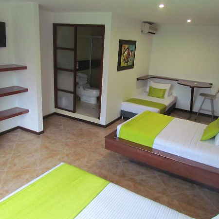 Hotel Plaza Mayor מדיין מראה חיצוני תמונה