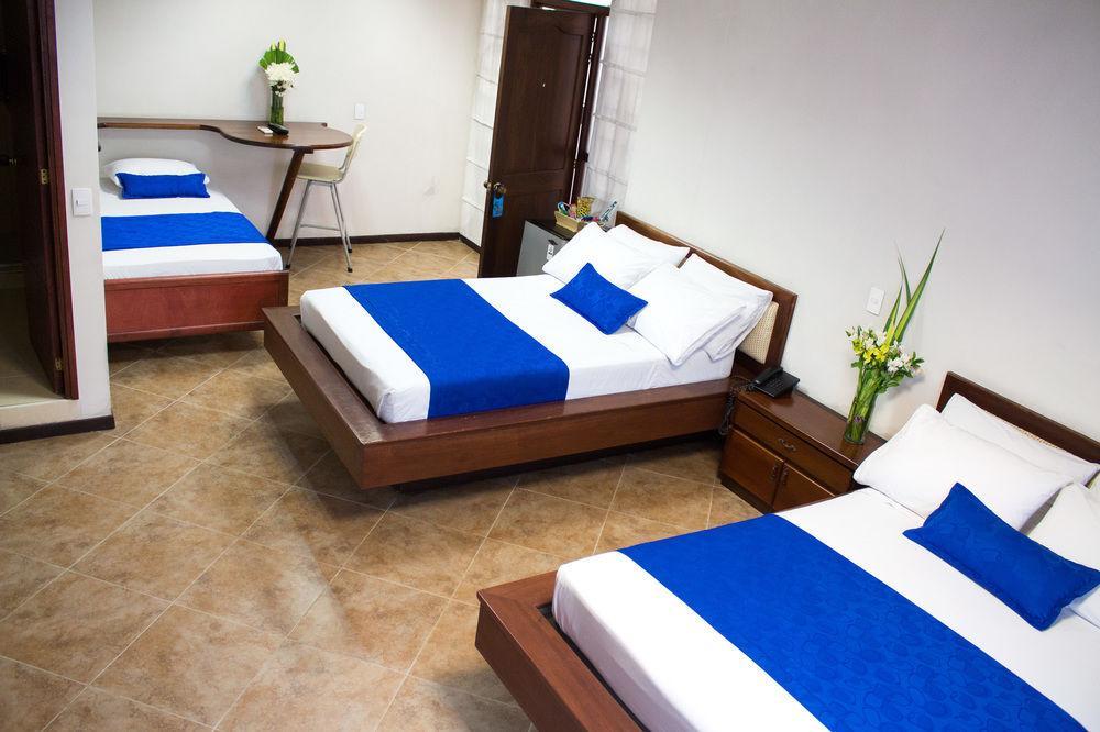 Hotel Plaza Mayor מדיין מראה חיצוני תמונה