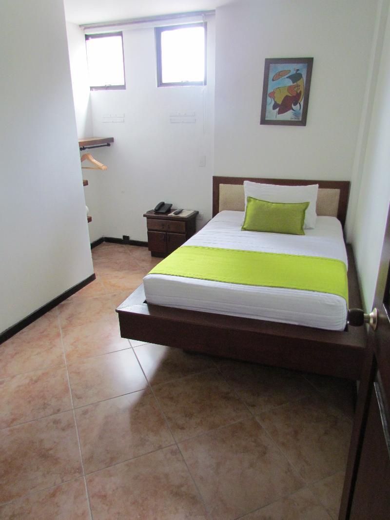 Hotel Plaza Mayor מדיין מראה חיצוני תמונה