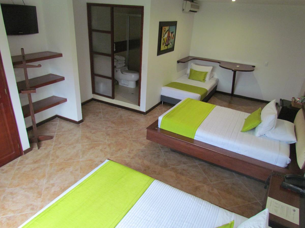 Hotel Plaza Mayor מדיין מראה חיצוני תמונה