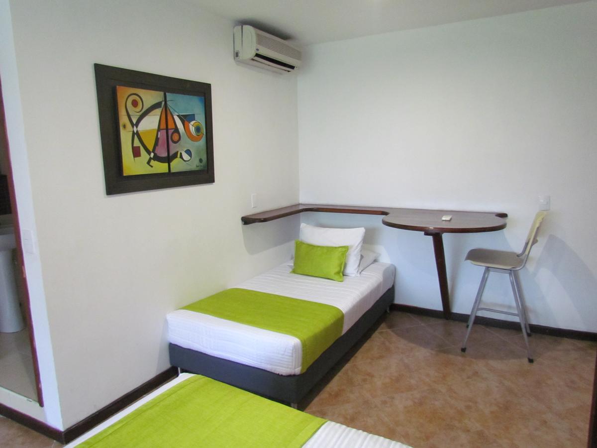 Hotel Plaza Mayor מדיין מראה חיצוני תמונה