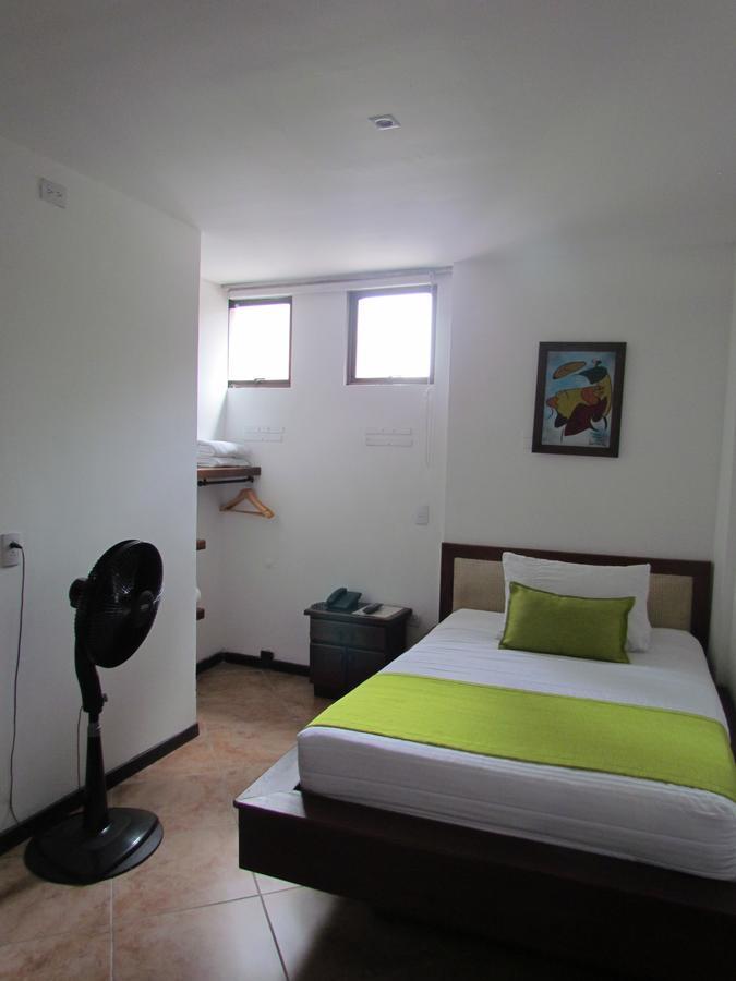 Hotel Plaza Mayor מדיין מראה חיצוני תמונה