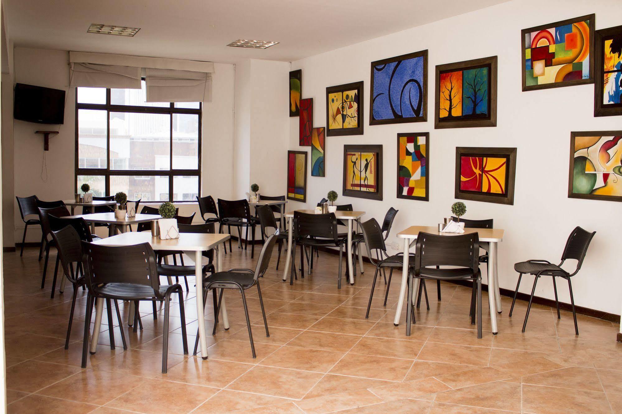 Hotel Plaza Mayor מדיין מראה חיצוני תמונה