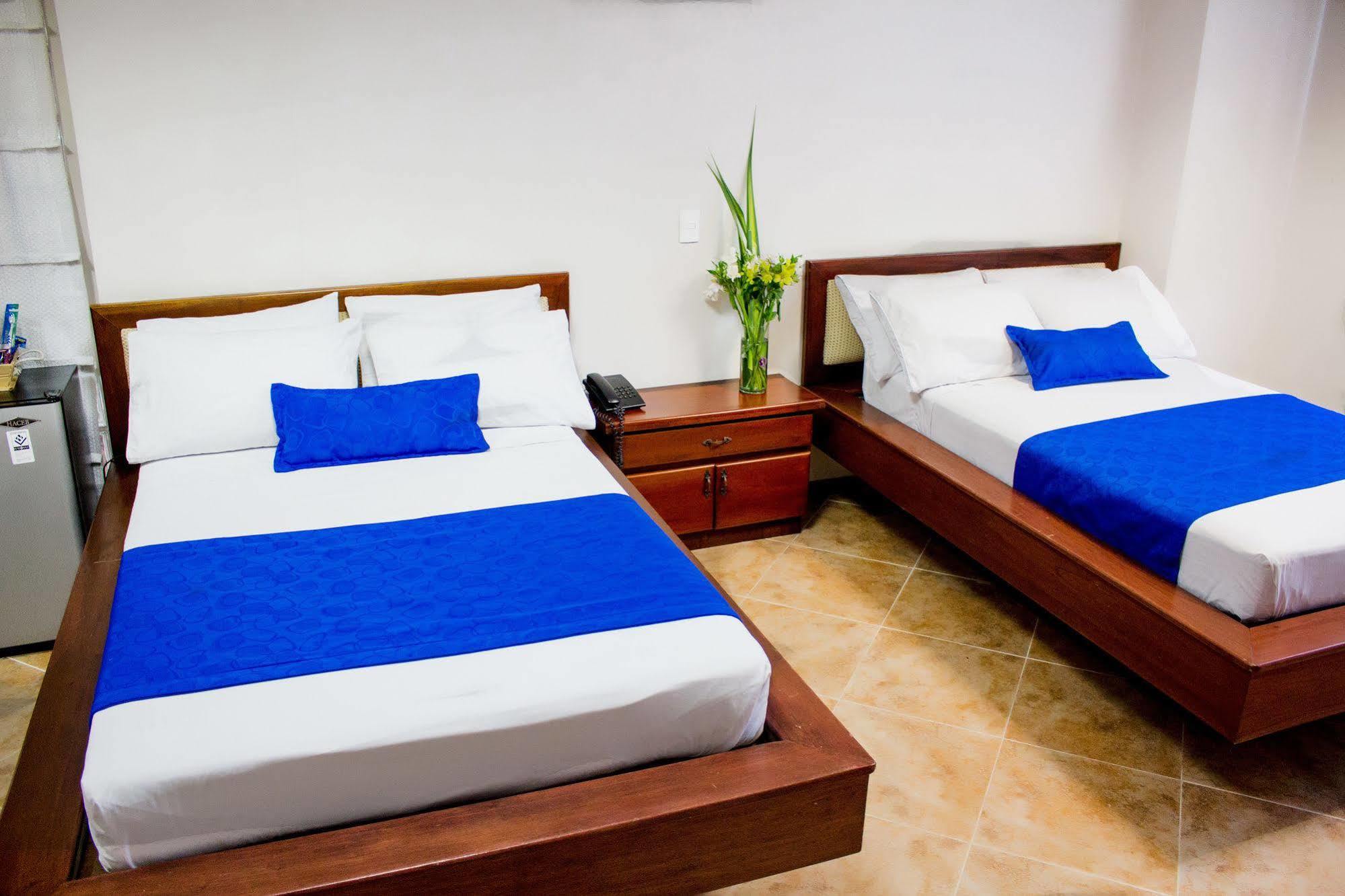 Hotel Plaza Mayor מדיין מראה חיצוני תמונה